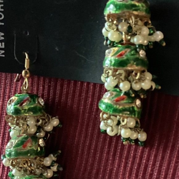 Green earrings - Picture 3 of 4
